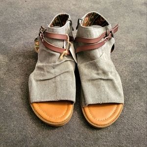 New! Blowfish 'hooded' sandal